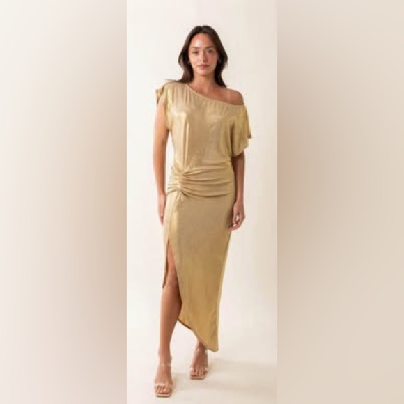 Dresses & Skirts - Elan Gold Off-Shoulder midi Dress size Medium